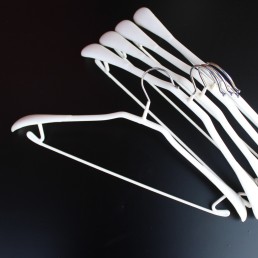 Вішалки плічка металеві з гумовим покриттям костюмні білі, 44 см (03-40-01)