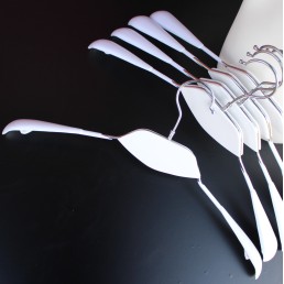Плечики вешалки металлические белые с деревянной вставкой, 42 см (03-02-01)