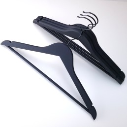 Дерев'яні вішаки для одягу з soft touch покриттям чорні 44 см, 3 шт (09-16-01)