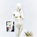 Манекен женский дизайнерский матовый белый для магазина одежды (101-07-14)