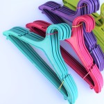 Пластиковые вешалки для верхней одежды (широкие)