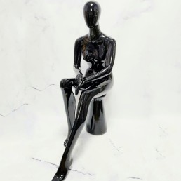 Манекен сидячий женский безликий гипсовый черный (101-03-02)